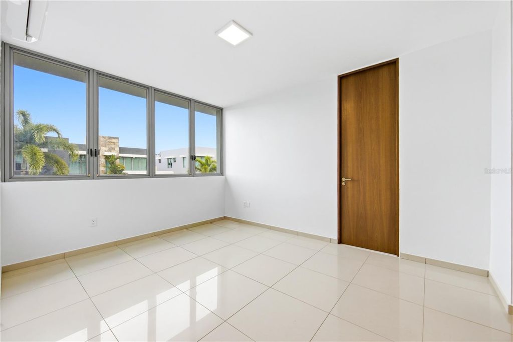 Image 8 of property listing at 70 CALLE AQUAMARINA, San Juan, PR 00926
