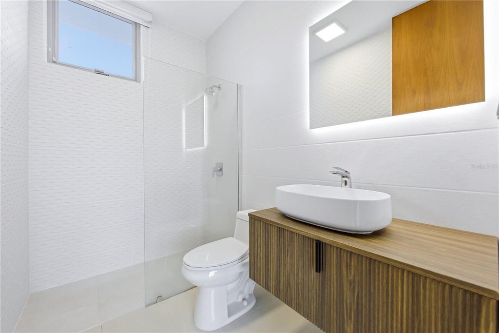 Image 9 of property listing at 70 CALLE AQUAMARINA, San Juan, PR 00926