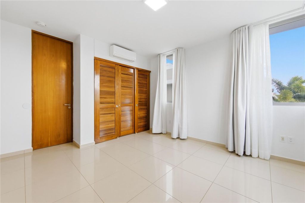 Image 10 of property listing at 70 CALLE AQUAMARINA, San Juan, PR 00926