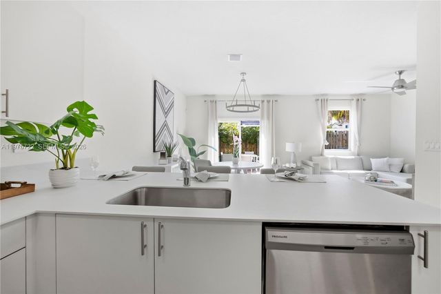 13074 SW 233rd Ter, Homestead, FL 33032