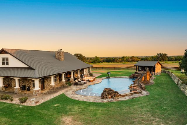 1400 County Road 320, Bertram, TX 78605