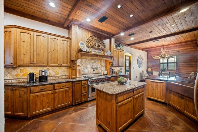 1400 County Road 320, Bertram, TX 78605