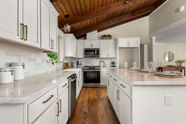 18082 Hummingbird Dr, Penn Valley, CA 95946