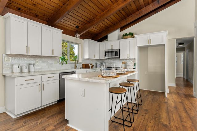 18082 Hummingbird Dr, Penn Valley, CA 95946