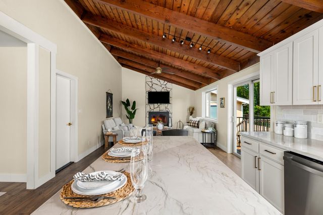 18082 Hummingbird Dr, Penn Valley, CA 95946