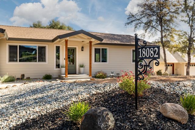 18082 Hummingbird Dr, Penn Valley, CA 95946