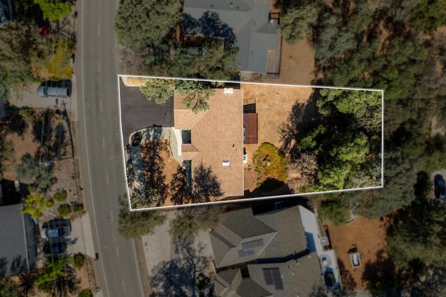 18082 Hummingbird Dr, Penn Valley, CA 95946