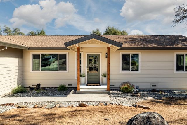 18082 Hummingbird Dr, Penn Valley, CA 95946