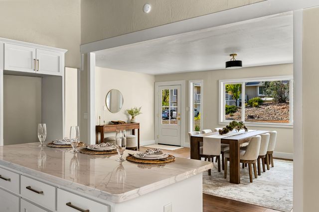 18082 Hummingbird Dr, Penn Valley, CA 95946