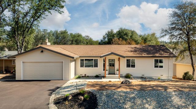 18082 Hummingbird Dr, Penn Valley, CA 95946