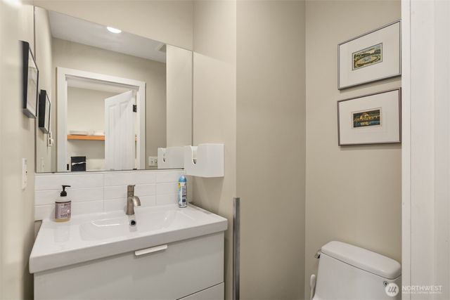 151 Finch Place SW, Bainbridge Island, WA 98110