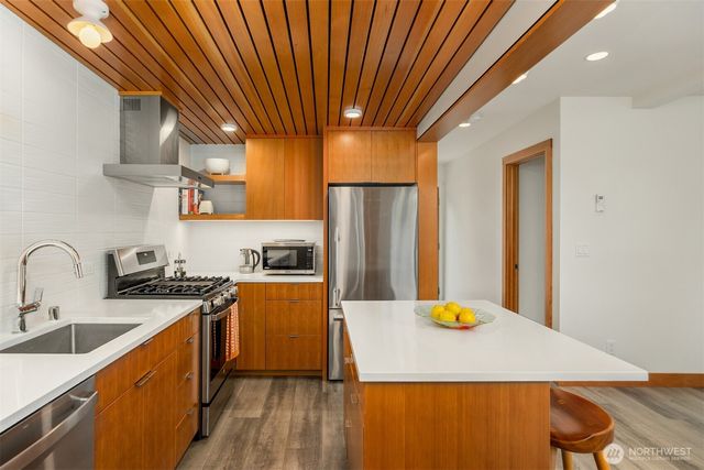 151 Finch Place SW, Bainbridge Island, WA 98110