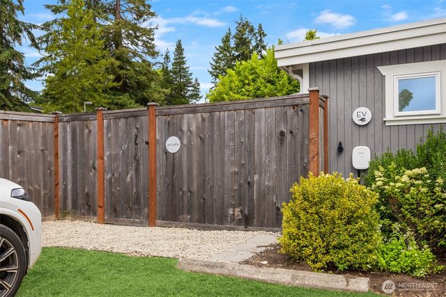 151 Finch Place SW, Bainbridge Island, WA 98110