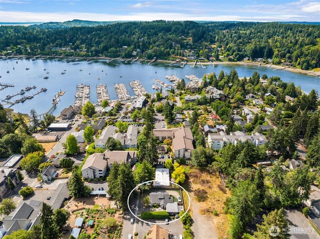 151 Finch Place SW, Bainbridge Island, WA 98110