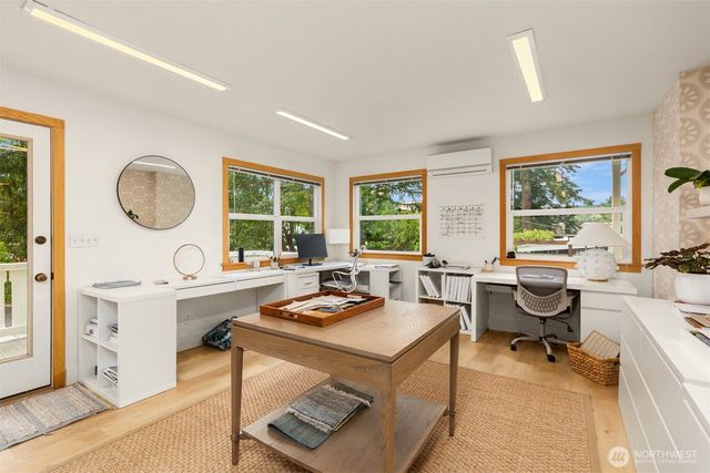 151 Finch Place SW, Bainbridge Island, WA 98110