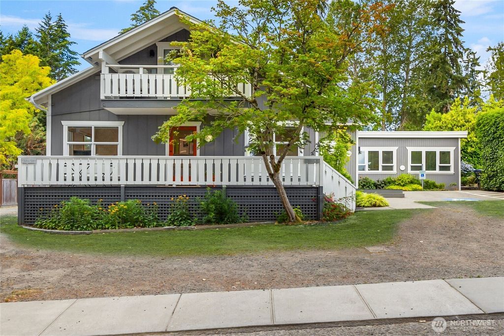 151 Finch Place SW, Bainbridge Island, WA 98110