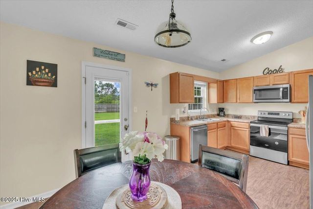 136 Van Riggs Road, Hubert, NC 28539