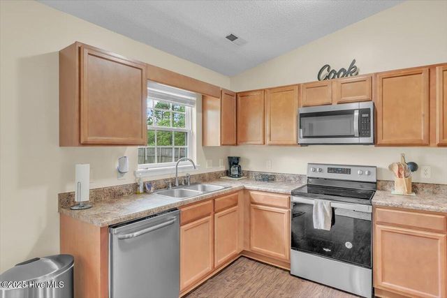 136 Van Riggs Road, Hubert, NC 28539