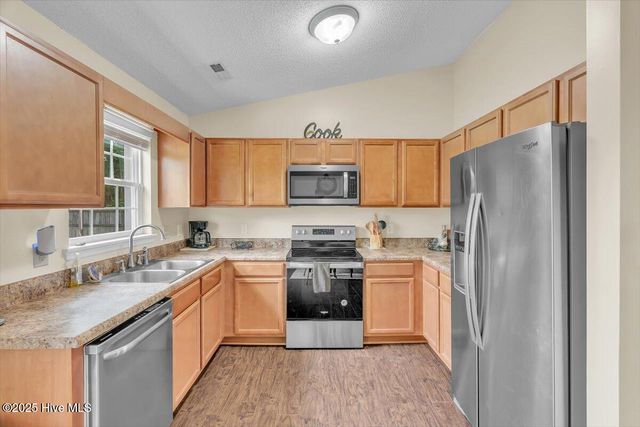 136 Van Riggs Road, Hubert, NC 28539