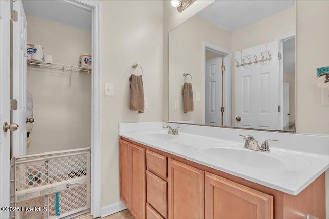 136 Van Riggs Road, Hubert, NC 28539
