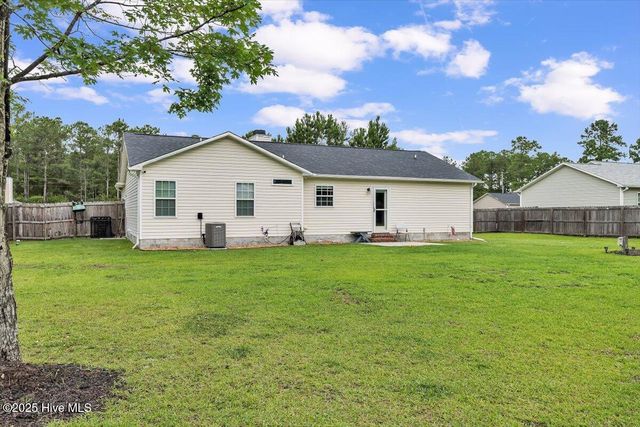 136 Van Riggs Road, Hubert, NC 28539
