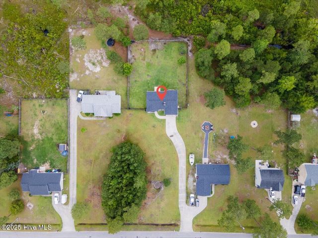 136 Van Riggs Road, Hubert, NC 28539