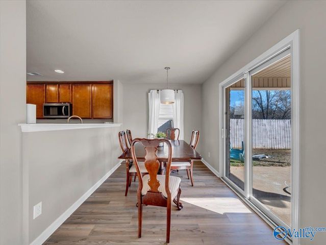 220 Valleyside Drive NE, Huntsville, AL 35810