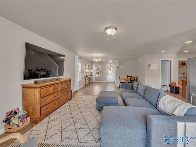 220 Valleyside Drive NE, Huntsville, AL 35810