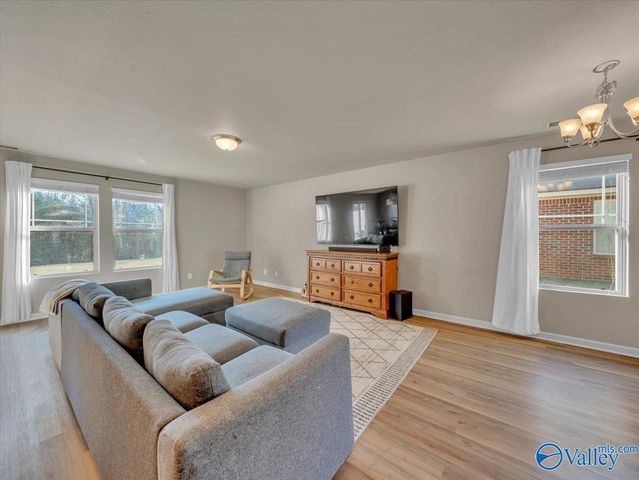 220 Valleyside Drive NE, Huntsville, AL 35810