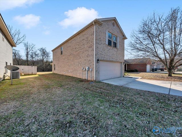 220 Valleyside Drive NE, Huntsville, AL 35810