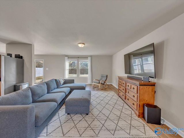 220 Valleyside Drive NE, Huntsville, AL 35810