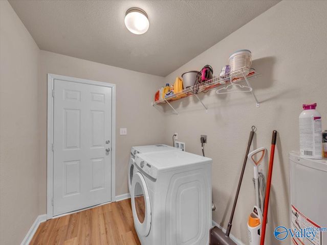 220 Valleyside Drive NE, Huntsville, AL 35810