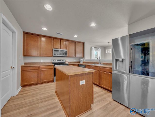 220 Valleyside Drive NE, Huntsville, AL 35810