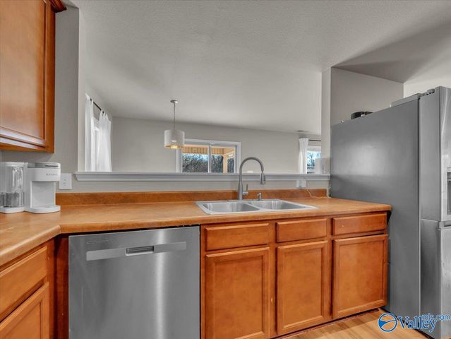 220 Valleyside Drive NE, Huntsville, AL 35810