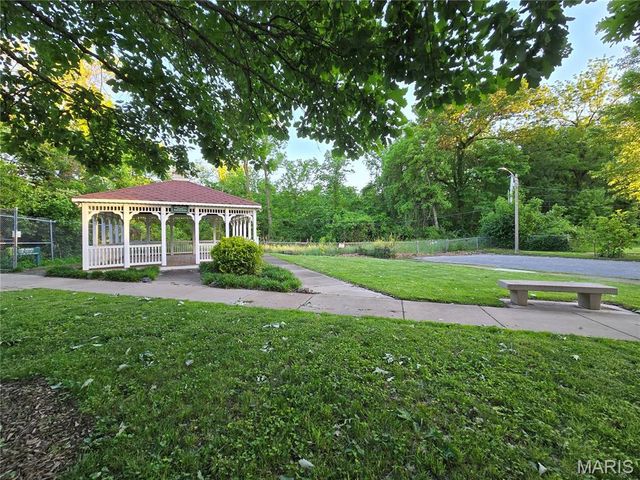 2336 Rockdale Avenue, St Louis, MO 63121