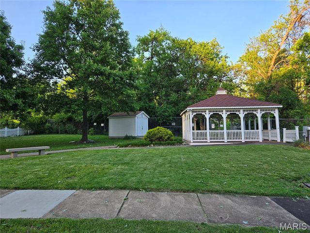 2336 Rockdale Avenue, St Louis, MO 63121