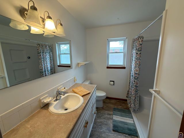 5462 SW 12th Ter Apt 1, Topeka, KS 66604