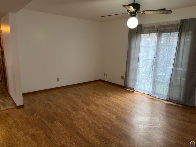 5462 SW 12th Ter Apt 1, Topeka, KS 66604