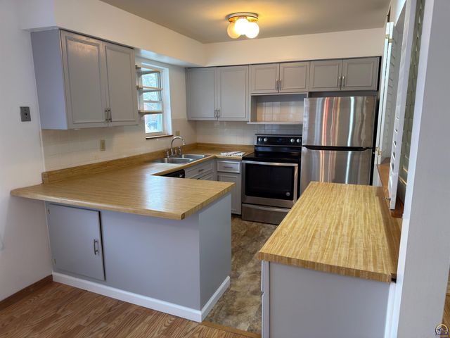 5462 SW 12th Ter Apt 1, Topeka, KS 66604