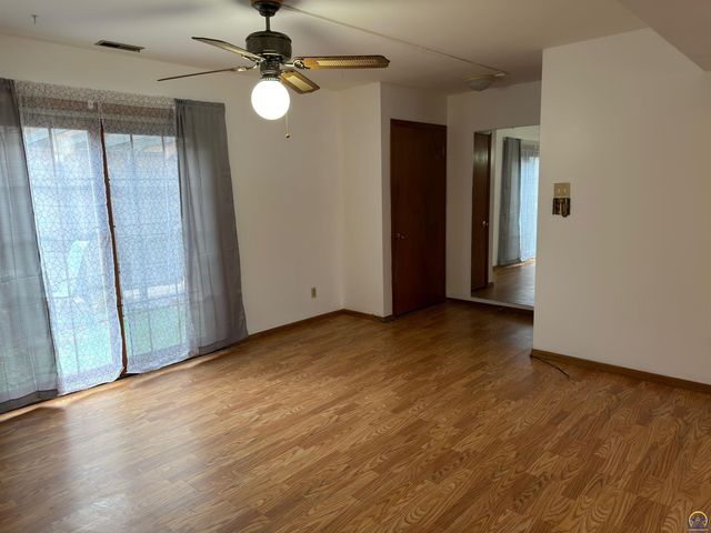 5462 SW 12th Ter Apt 1, Topeka, KS 66604