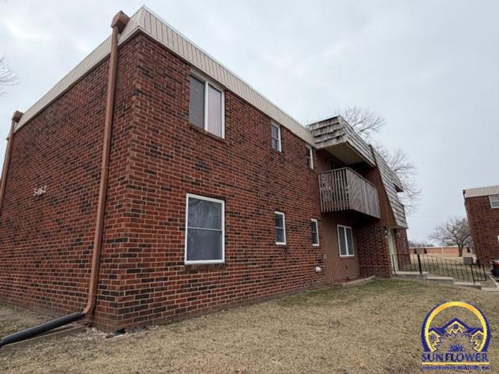 5462 SW 12th Ter Apt 1, Topeka, KS 66604