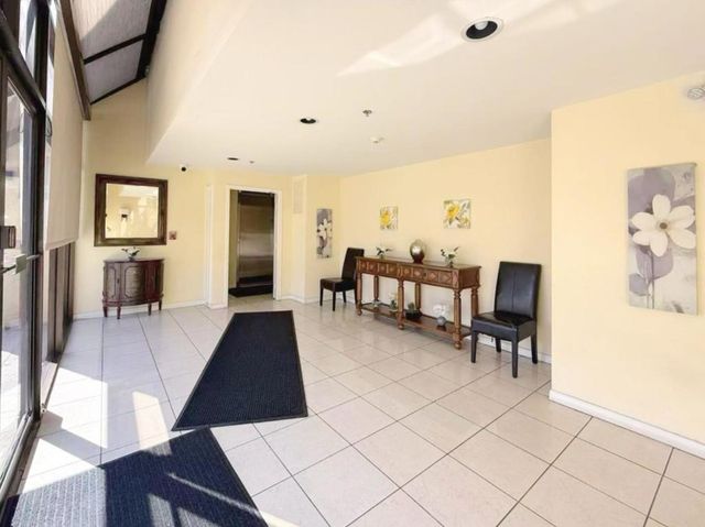 324 Catalpa Street 206, San Mateo, CA 94401