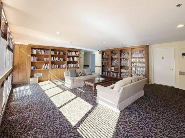 324 Catalpa Street 206, San Mateo, CA 94401