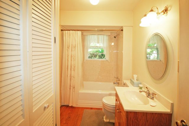 28 South Street, Easthampton, MA 01027
