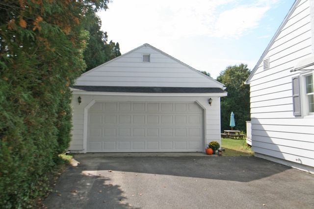 28 South Street, Easthampton, MA 01027