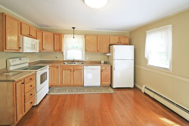 28 South Street, Easthampton, MA 01027