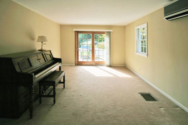28 South Street, Easthampton, MA 01027