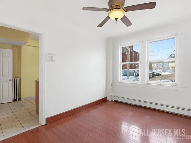 25 Langley Place, New Brunswick, NJ 08901
