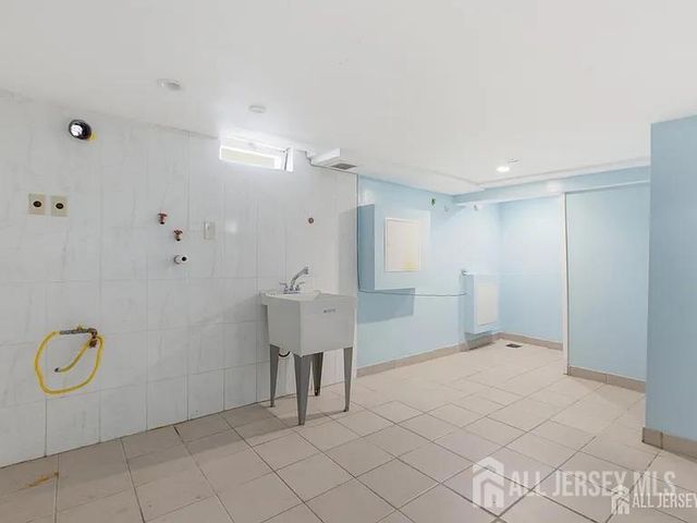25 Langley Place, New Brunswick, NJ 08901