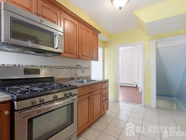 25 Langley Place, New Brunswick, NJ 08901